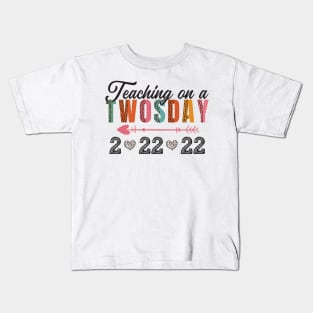 Happy Twosday Tuesday February 22nd 2022 - Funny 2/22/22 Souvenir Gift Kids T-Shirt